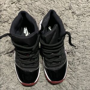 JORDAN 11 BREDS (WHITE RED BLACK)